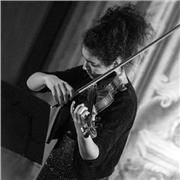 Diplomata al liceo scientifico e laureata in musica offre ripetizioni